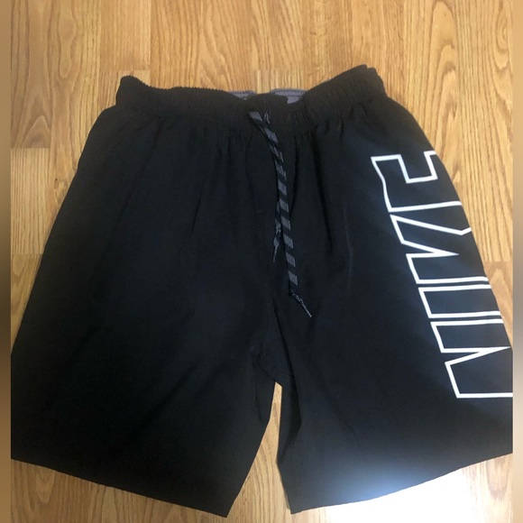 NIKE BOARD SHORTS BLACK WHITE MENS SIZE L - Picture 1 of 4